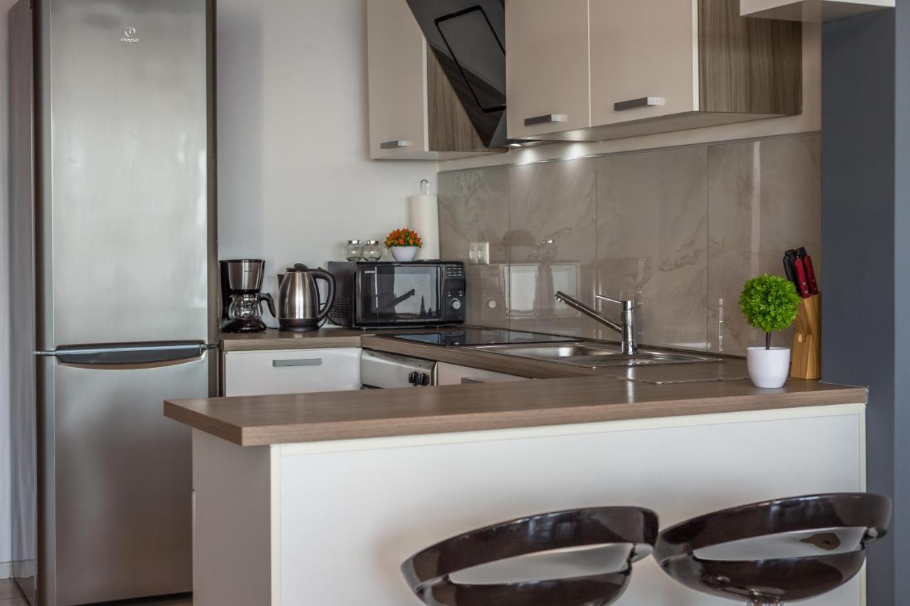 Modern Apartment 奥米什 外观 照片