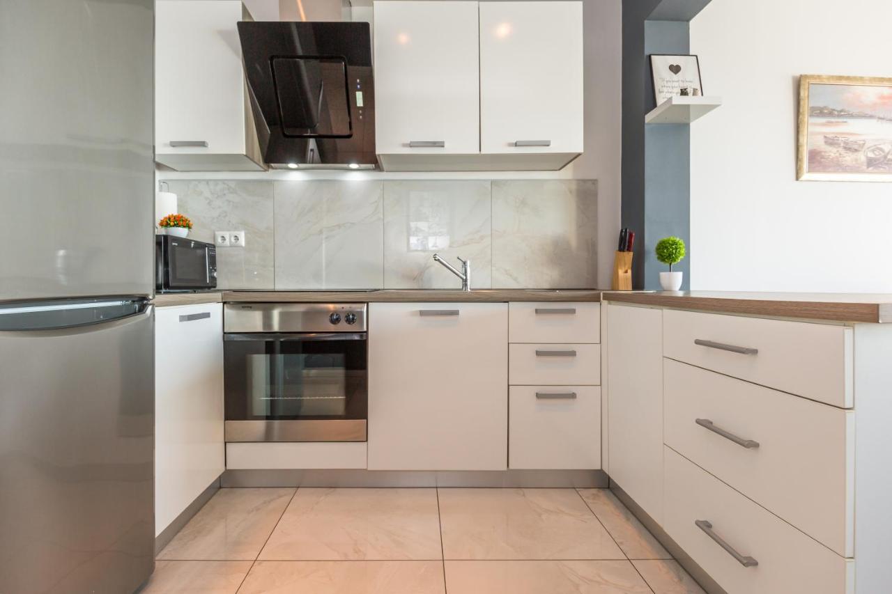 Modern Apartment 奥米什 外观 照片