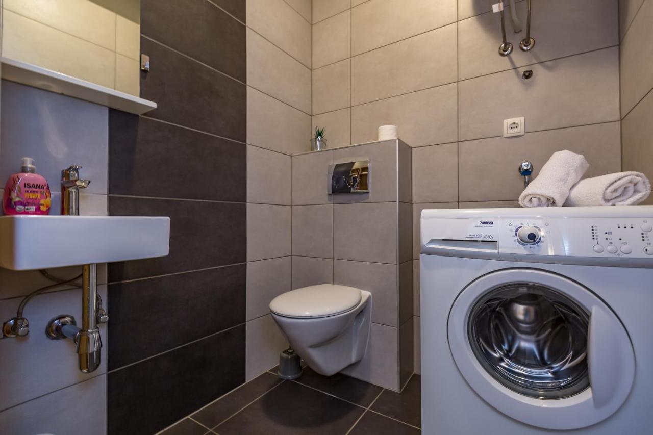 Modern Apartment 奥米什 外观 照片