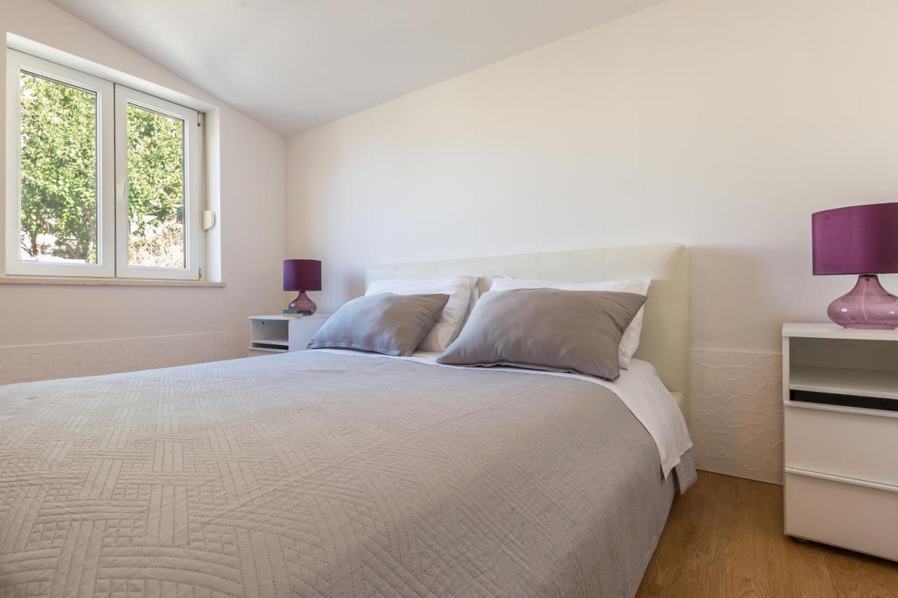 Modern Apartment 奥米什 外观 照片