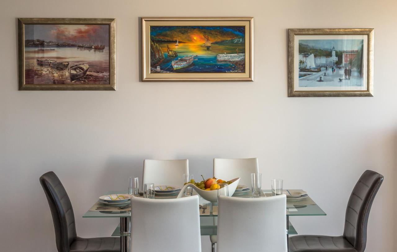 Modern Apartment 奥米什 外观 照片